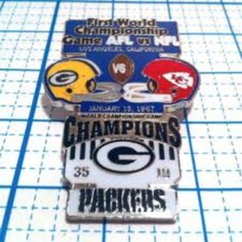 1st superbowl between the Greenbay Packers and the Kansas City Chiefs