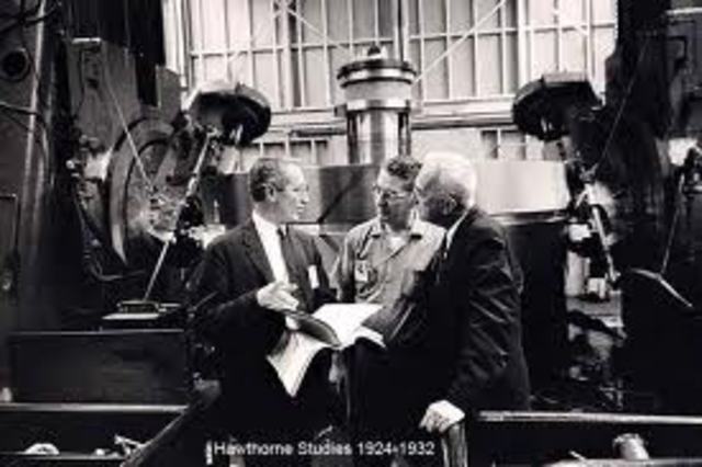 Hawthorne Studies: Roethlisberger and Dickson: Western Electric Plant Illinois
