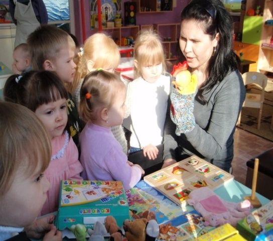 Воспитательно - образовательная работа с детьми строится в соответствии с годовыми задачами.