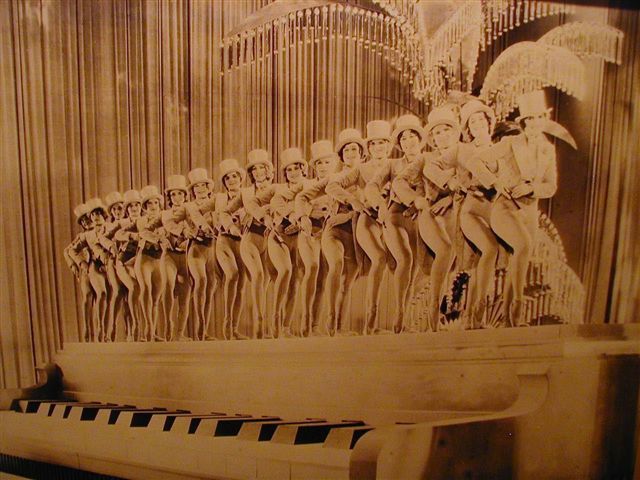 Roxy discovers the Missouri Rockets