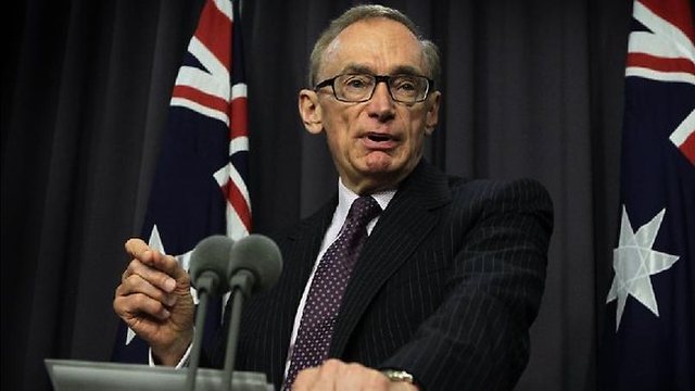 Bob Carr is re-elected as NSW Premier