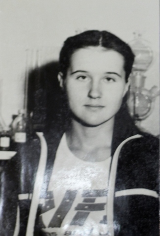 Занятие кружка "Кройка и шитье"