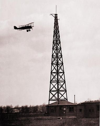 Marconi inventa la Radio