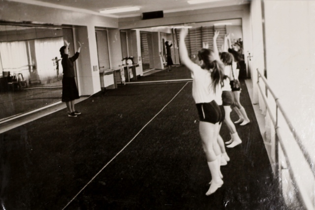 Занятия кружка "Гимнастика" руководитель Лотарева О. С.