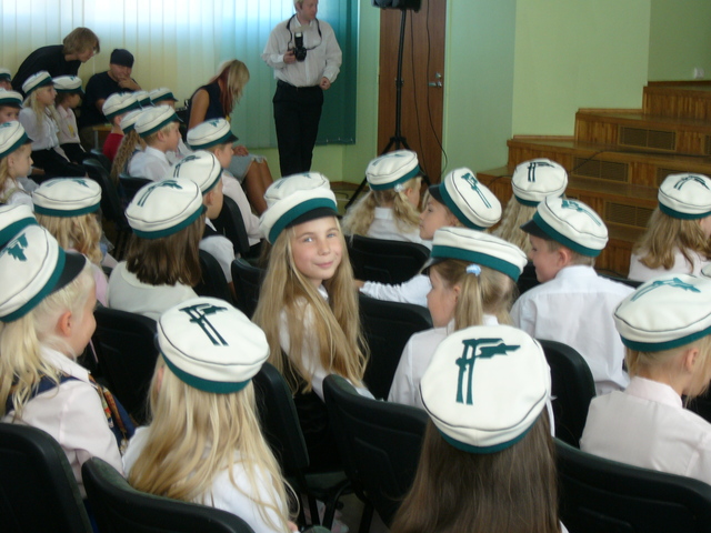 alutasime oma kooliteed uhiuues koolivormis.