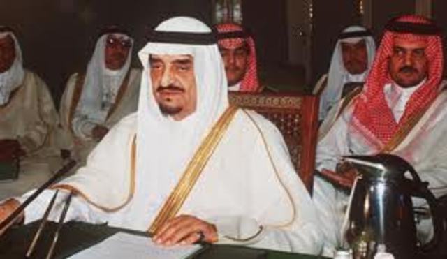 El Rey Fahd de Arabia Saudita en el consejo Árabe de Emergencia en Cairo