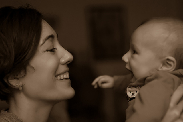 Recognizes Faces (5 Months)