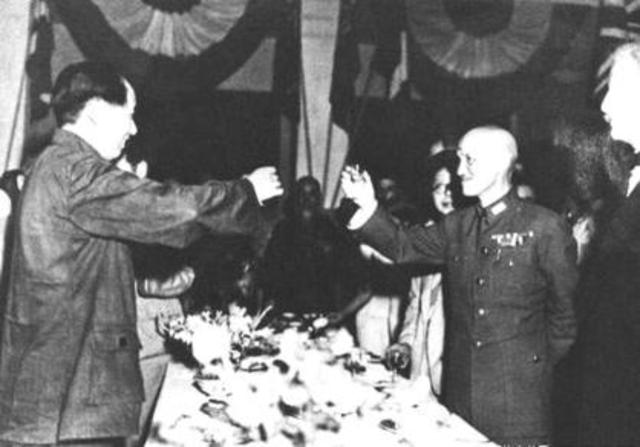 Chiang Kai-Shek rompe la tregua con los comunistas