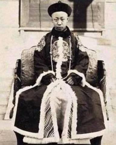 Cae el último emperador manchú