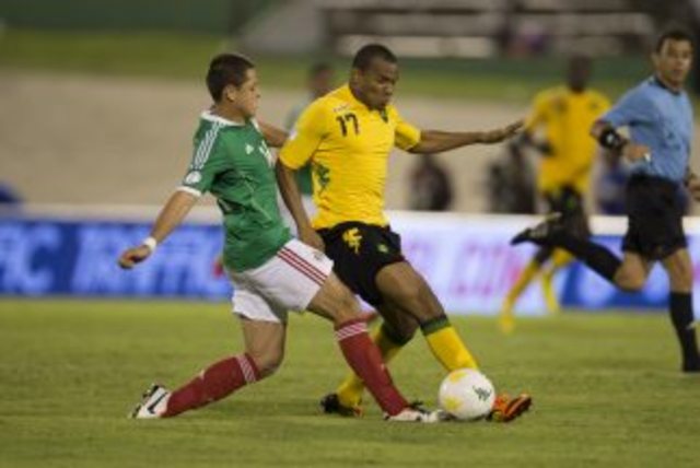 Gana pero no convence