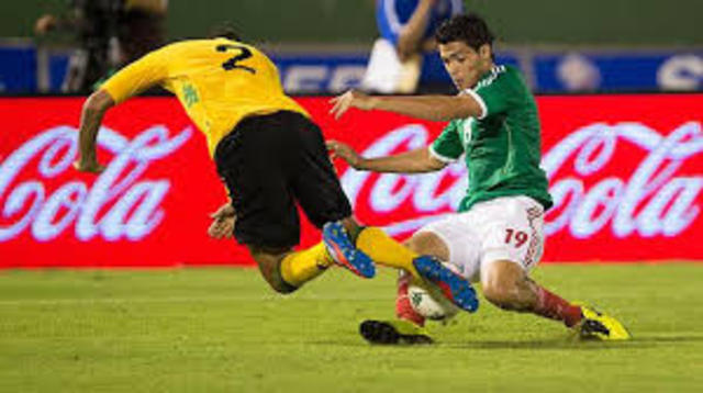 Gana, pero no convence