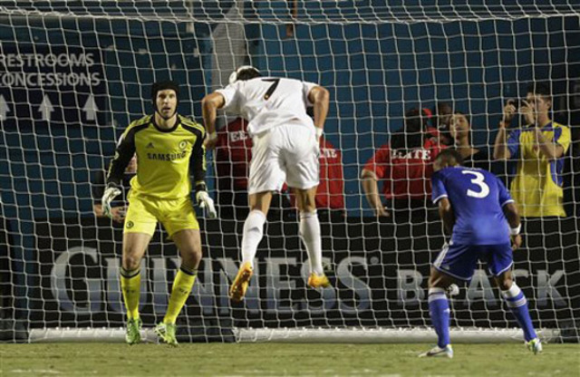 Con un brillante Cristiano Ronaldo, el Real Madrid venció 3-1 al Chelsea de José Mourinho.