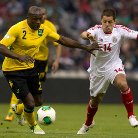 Gana pero no convence