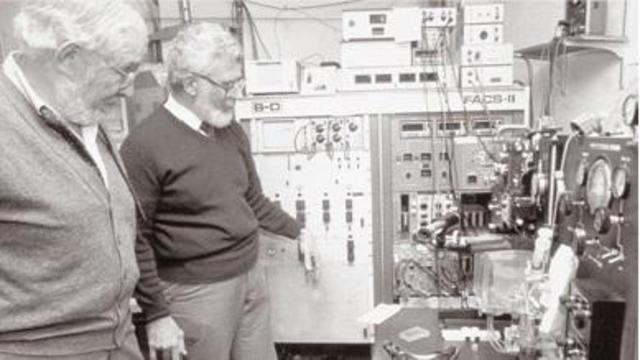 第一台商业化流式细胞仪问世