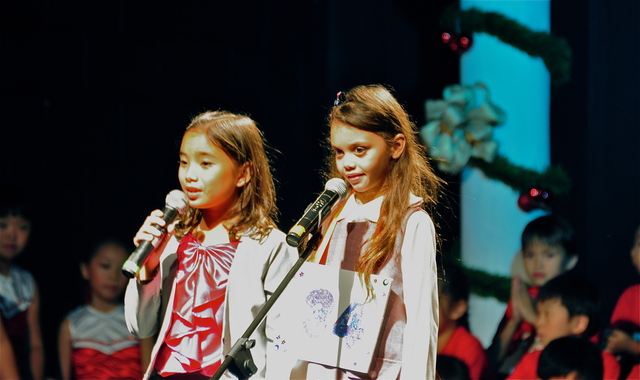 the weird phoebe does her first play