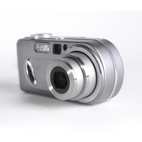 First megapixel digital cameras released, 1998