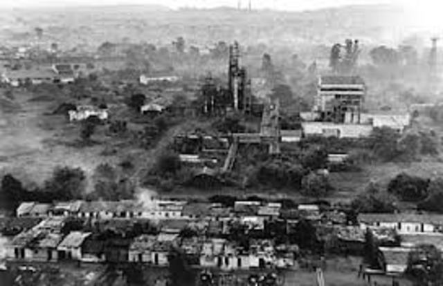 Bhopal, India (chemical toxic cloud kills 2,000 people)