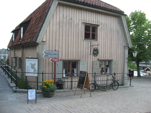 Скансен (Skansen) – это самый старый в мире музей под открытым небом и одновременно зоопарк Стокгольма
