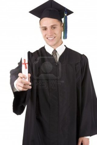 finalizo sus estudios en ciencias naturales en la Universidad