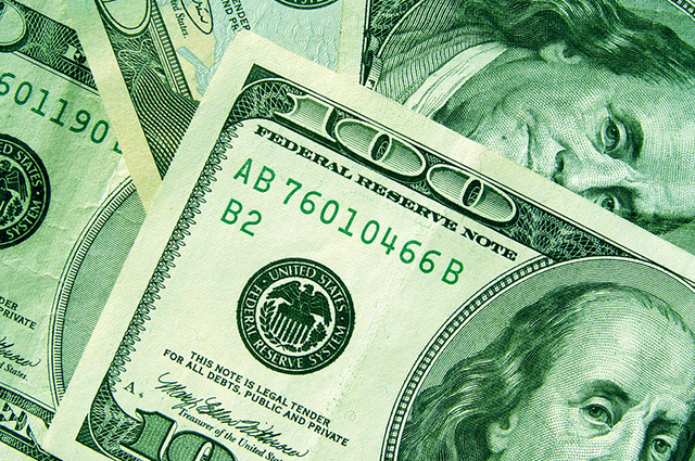 Начало на наливането на пари (QE)