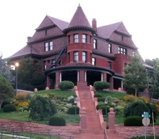 A mansion in the 1900s