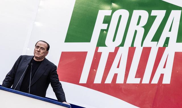 Il Pdl scende in piazza. Berlusconi: "Non mollo"