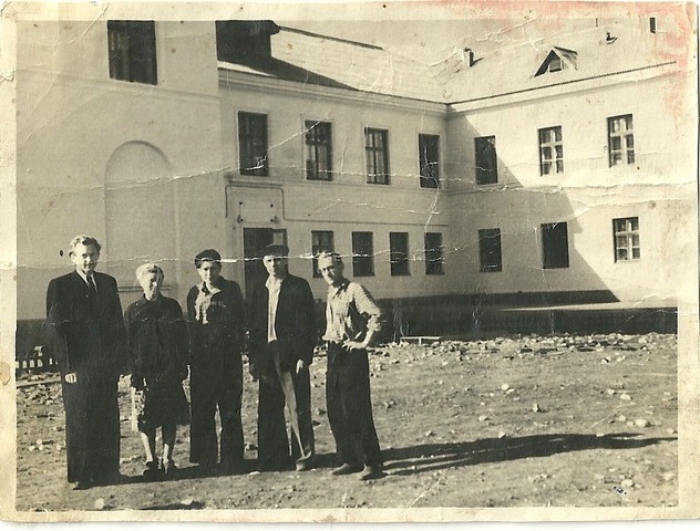 Первый директор