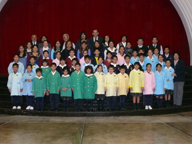 Se consolida el Proyecto Educativo de acuerdo al modelo educativo Socio-Cognitivo.