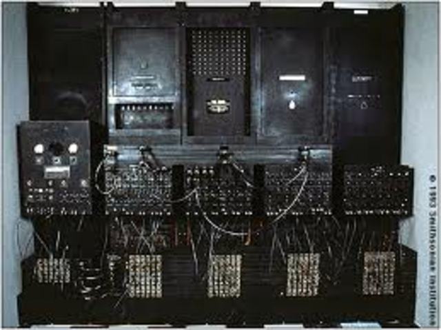 ENIAC (ELECTRONIC NUMERICAL INTEGRATOR AND CALCULATOR