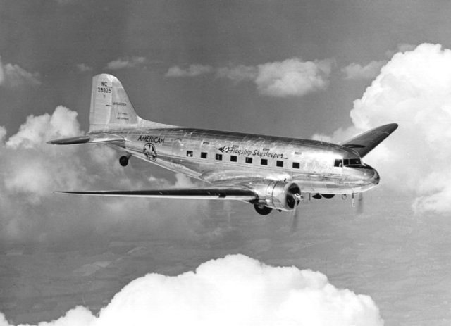 First modern commercial airliner