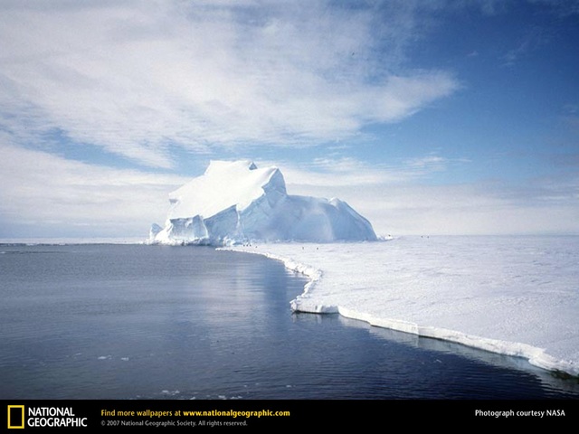 Ice Shelf in Antarctica breaks