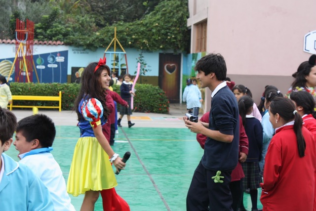 Construcción de camerines,  juegos y remodelación del patio