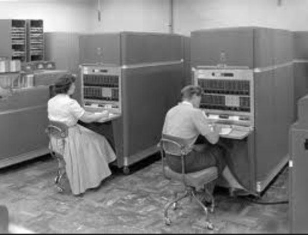 Séptimo Hecho: Computadoras basadas en transistores