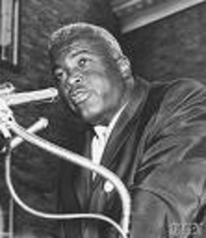 Jackie Robinson Announces Retirement