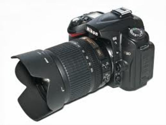 Nikon D90 becomes first DSLR to record video