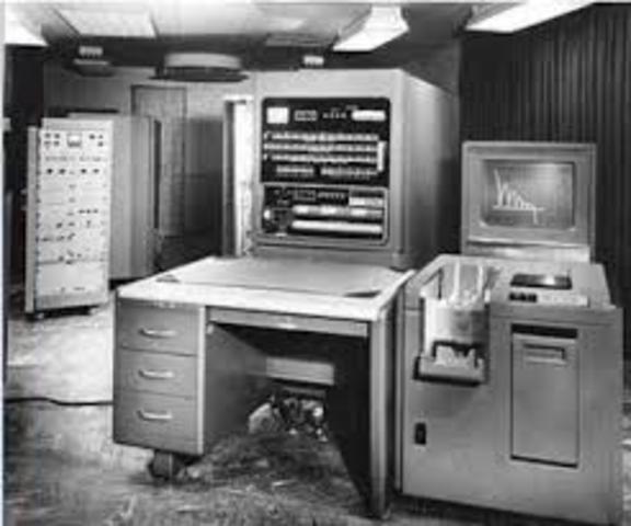 IBM desarrollo la IBM 701