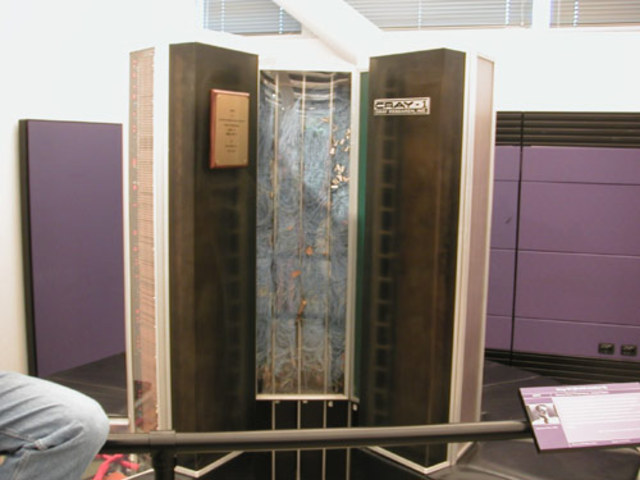 LA PRIMERA SUPERCOMPUTADORA COMERCIAL