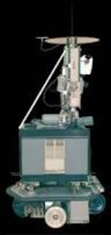 En 1970El SRI Shakey fue el primer robot móvil internacional controlado por inteligencia artificia