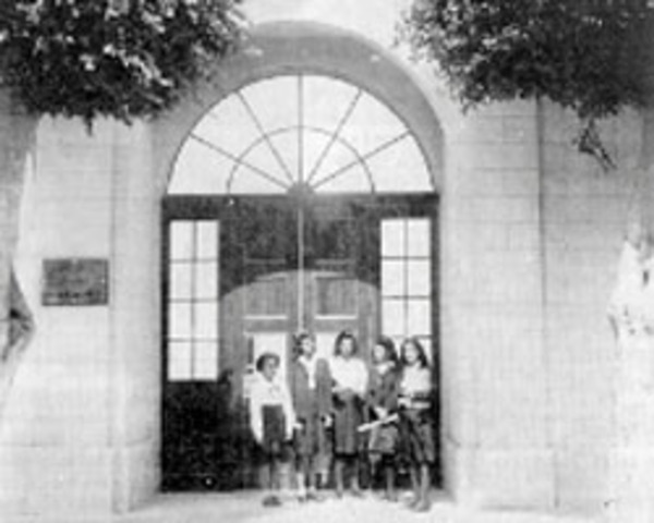 Fundación del  Colegio América High Scool