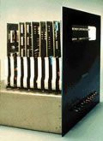 la primera estación de trabajo con una entrada interna para mouse.