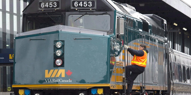 Annie, Tim and Sandie take train to Vancouver, BC