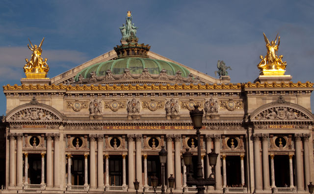 Academie Royale de Musique founded