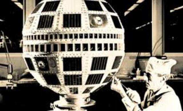 Primer satelite comercial de comunicaciones EEUU/Europa