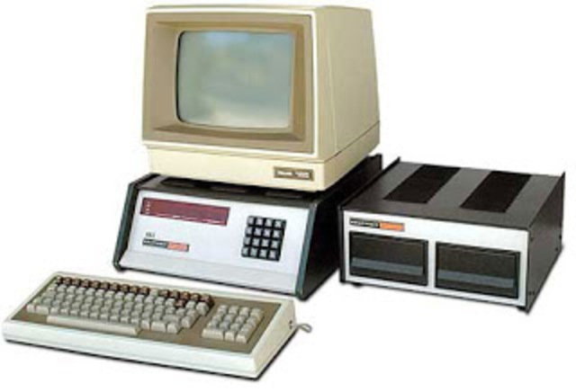 Mits creó el altair 8800 un computador, pequeño y barato