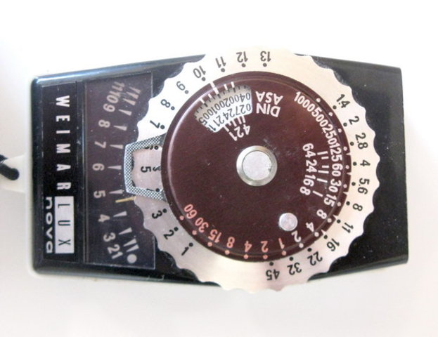 First light meter with photoelectric cell introduced