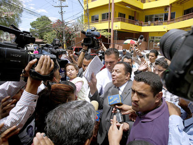 Familiares reclaman cuerpos