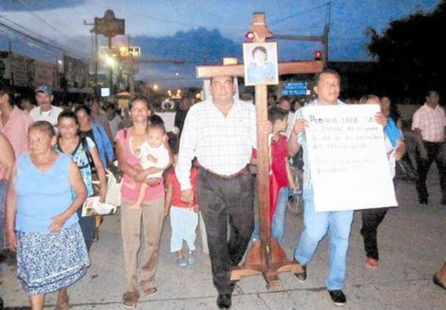 Procesion de familiares en Comayagua