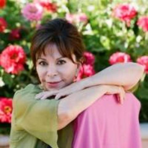 Viaja a Europa, vive en Bruselas y en Suiza con su marido y su hija, Paula.