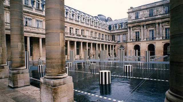 1985-86 _« Les deux plateaux »_Palais Royal, Paris_Daniel BUREN