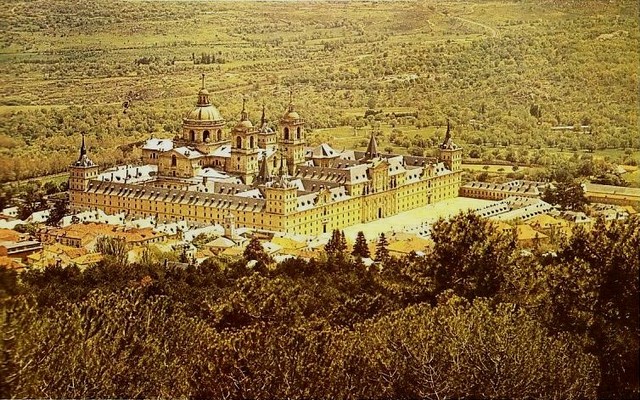 seinicia construccion de el escorial
